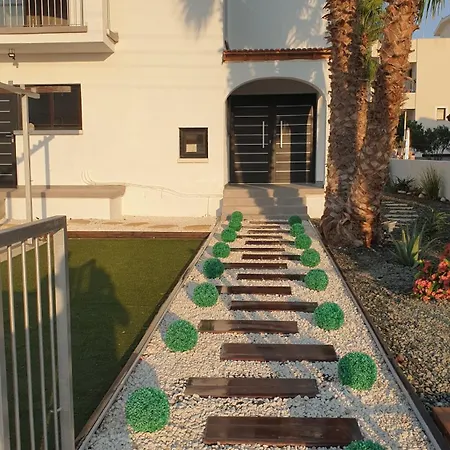 Perle Di Gio * Larnaca